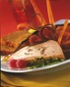 Foie gras en croûte de pistaches vertes et son bouquet de pain d’épices et de légumes croustillants, marmelade douce d’oranges sur toasts fondants aux épices
