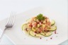 Marinade de saumon aux fruits exotiques salade de courgettes et champignons crus à la coriandre fraîche