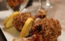 Pilons de poulet grillés au sésame mariné à la sauce tomate-gingembre-poire & quartiers de patates douces rôtis au four